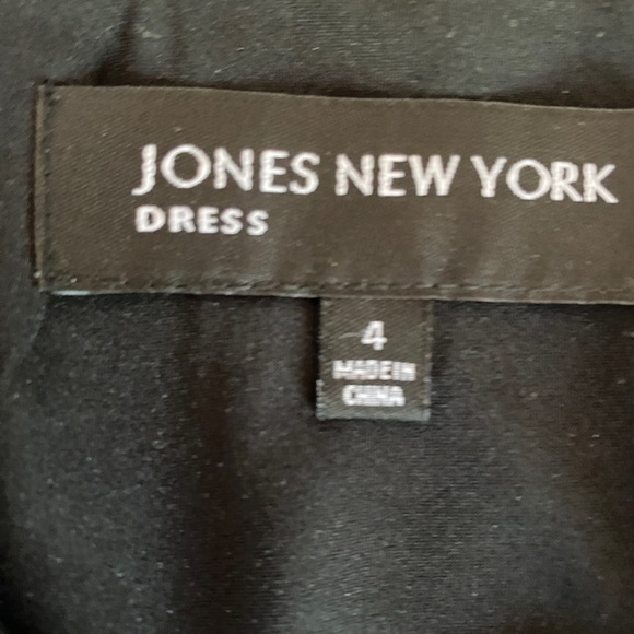 Figure Flattering Jones New York Dress with ruffle detail - Picture 6 of 6